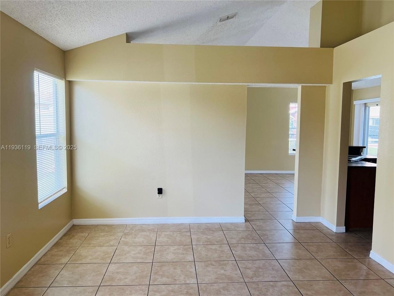 332 Oceanside Ct - Photo 6 of 11