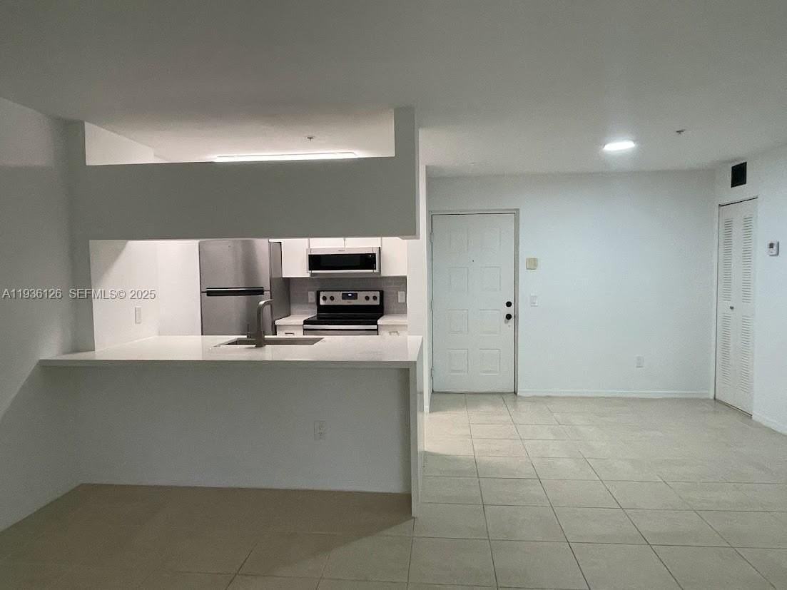 430 S Park Rd #3-305 - Photo 3 of 27