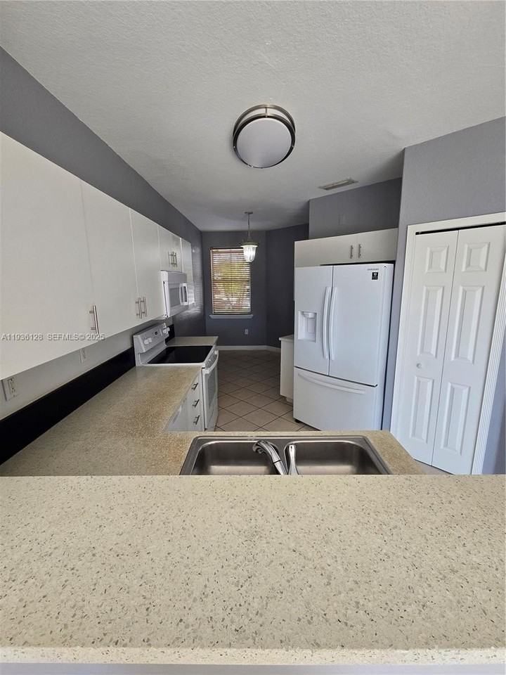 5630 Nw 107th Ave #1605 - Photo 7 of 19