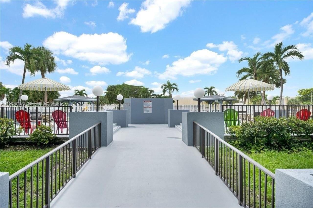 1820 W 53rd St #205 - Photo 6 of 24