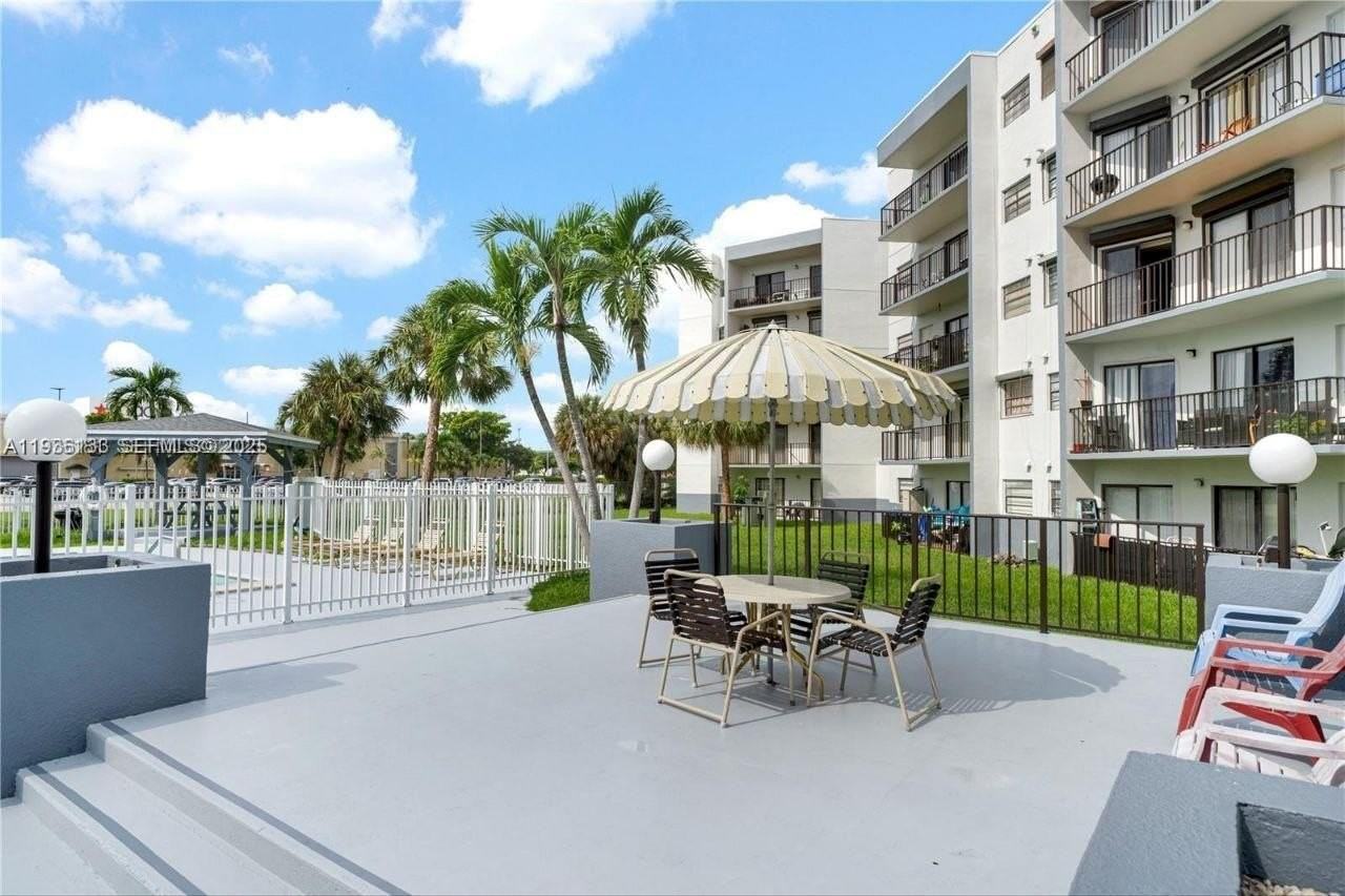 1820 W 53rd St #205 - Photo 7 of 24