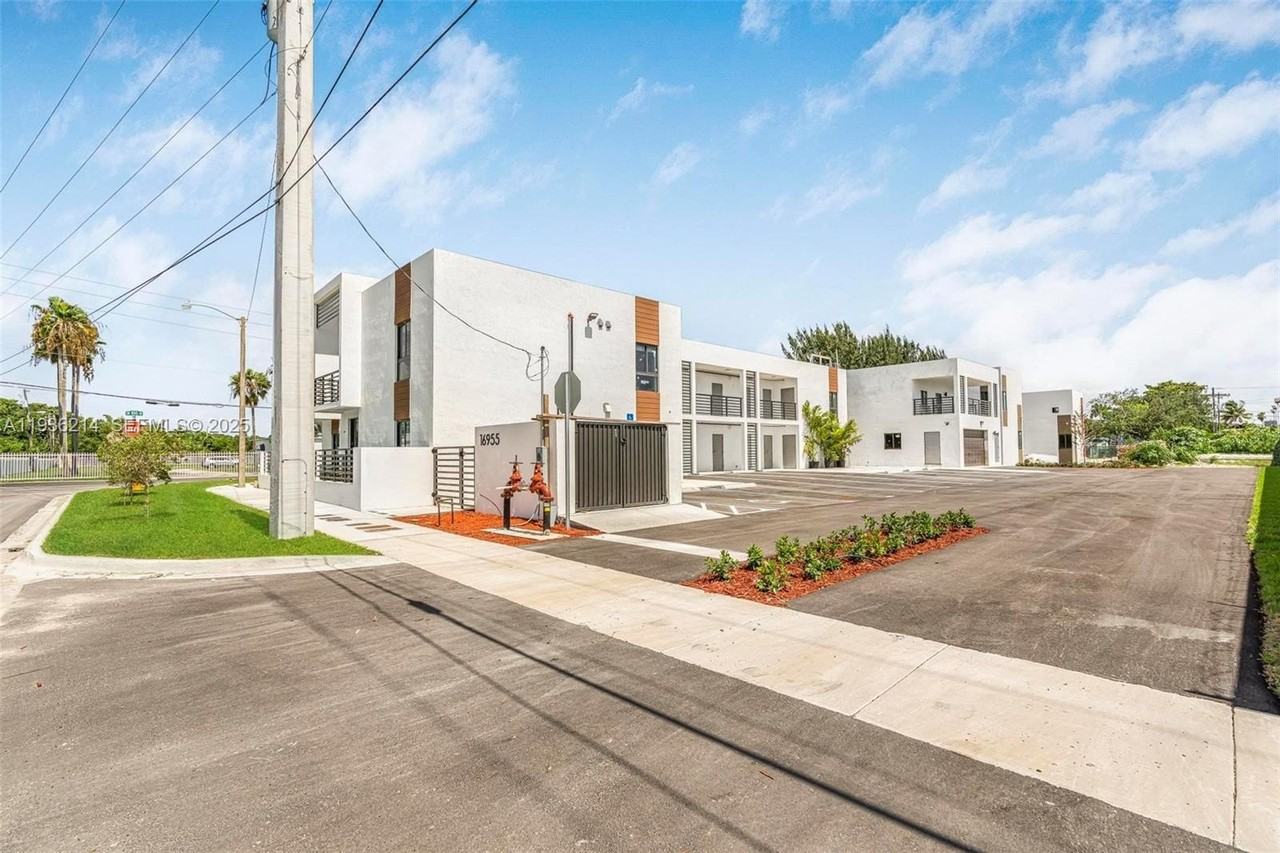 16955 Sw 100th Ave #3 - Photo 2 of 10