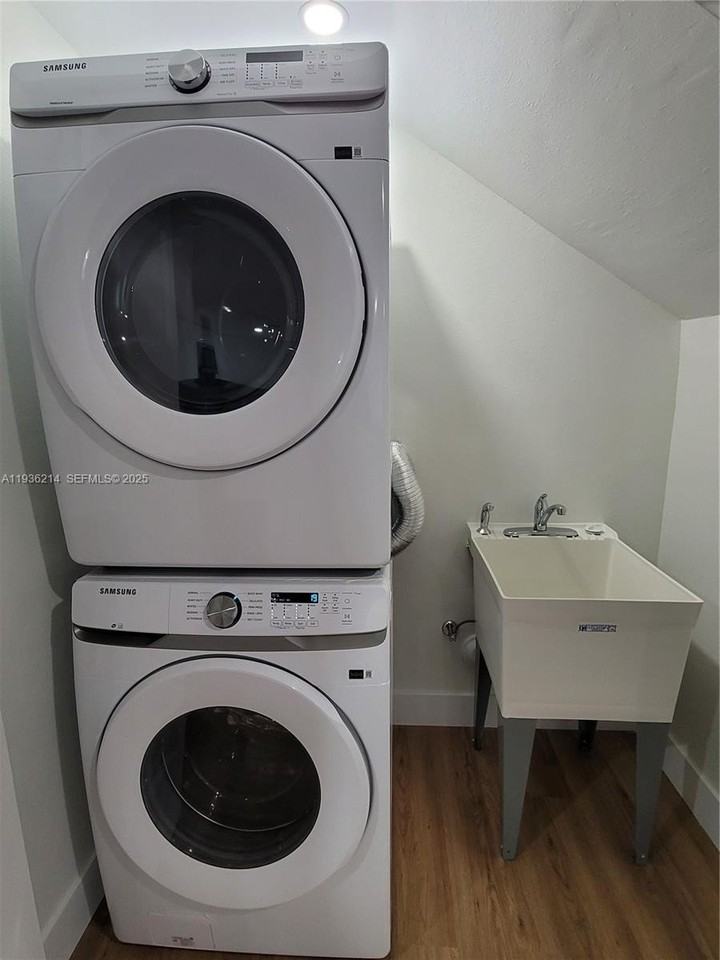 16955 Sw 100th Ave #3 - Photo 7 of 10