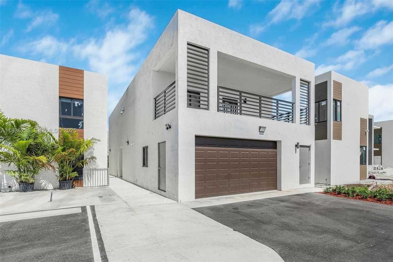 16955 Sw 100th Ave #10 - Photo 2 of 10