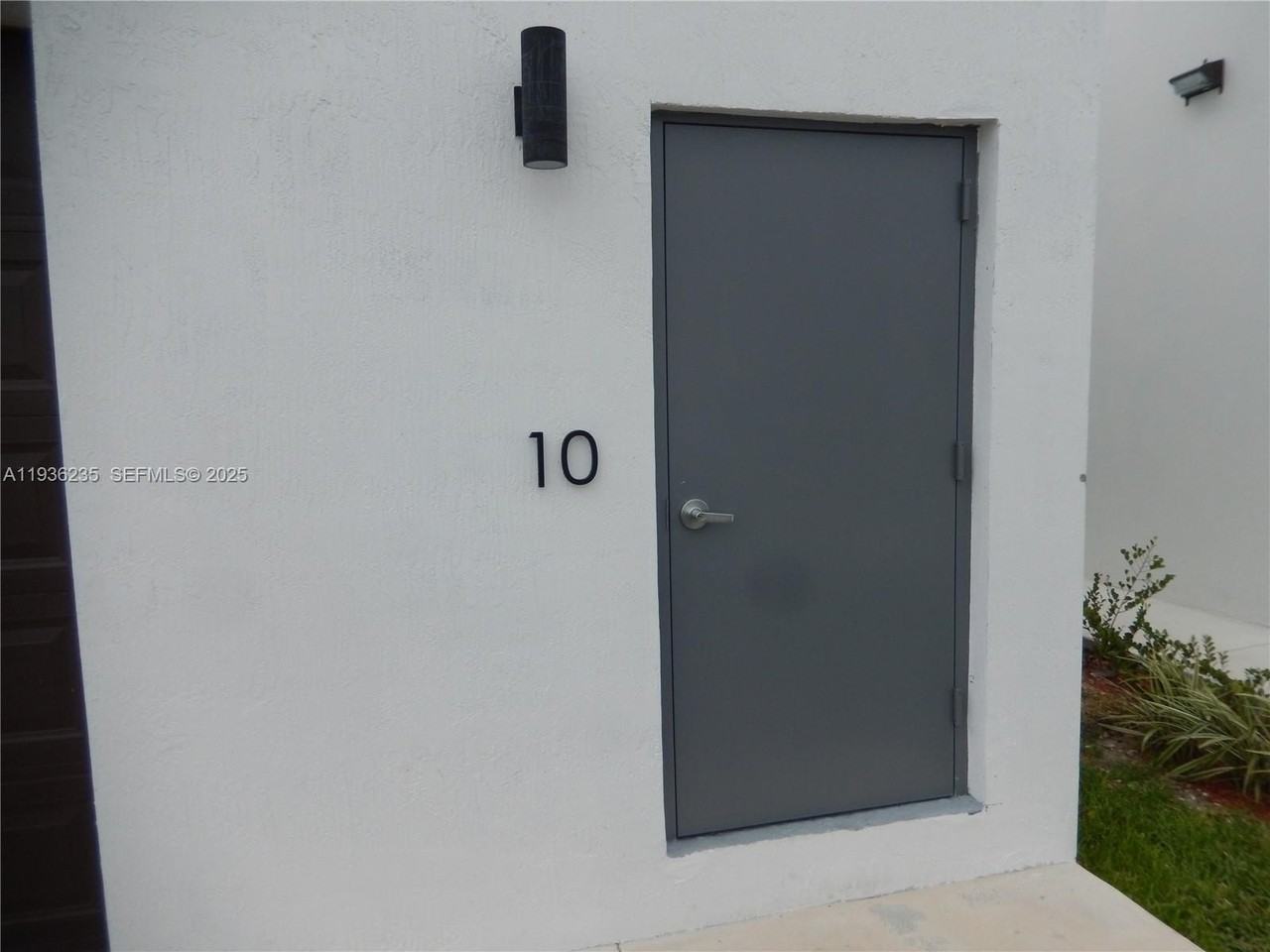 16955 Sw 100th Ave #10 - Photo 3 of 10