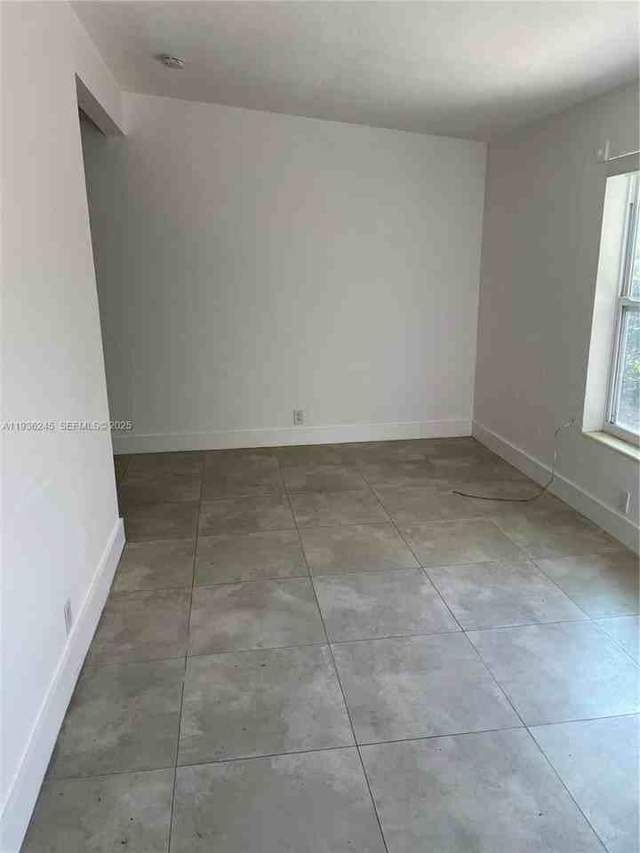 1185 Nw 63rd St #1187 - Photo 3 of 4