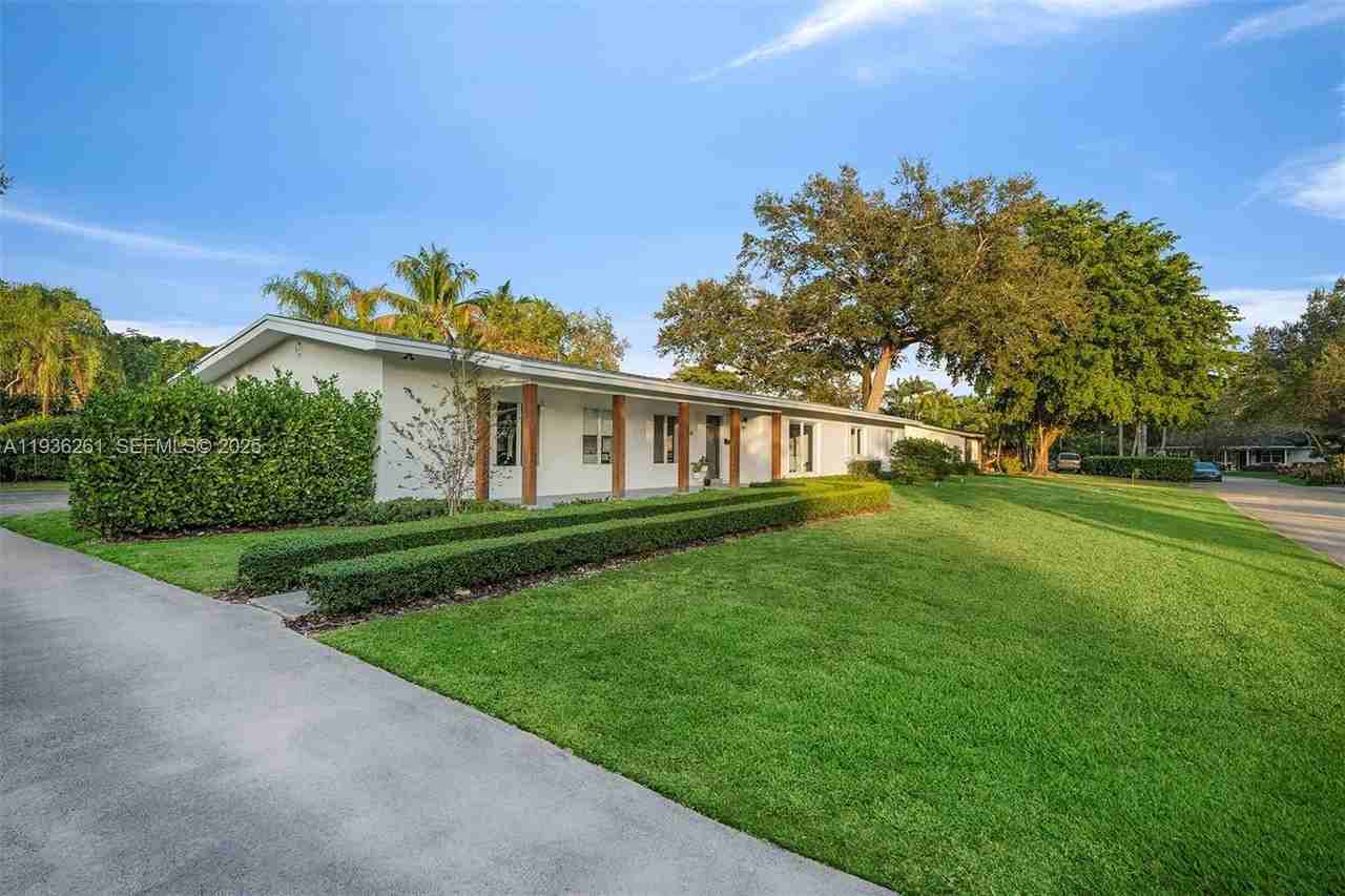 5835 Sw 100th Ter - Photo 2 of 19