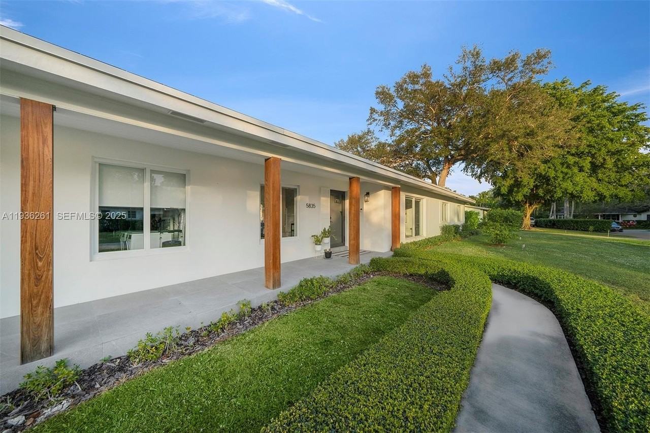 5835 Sw 100th Ter - Photo 3 of 19