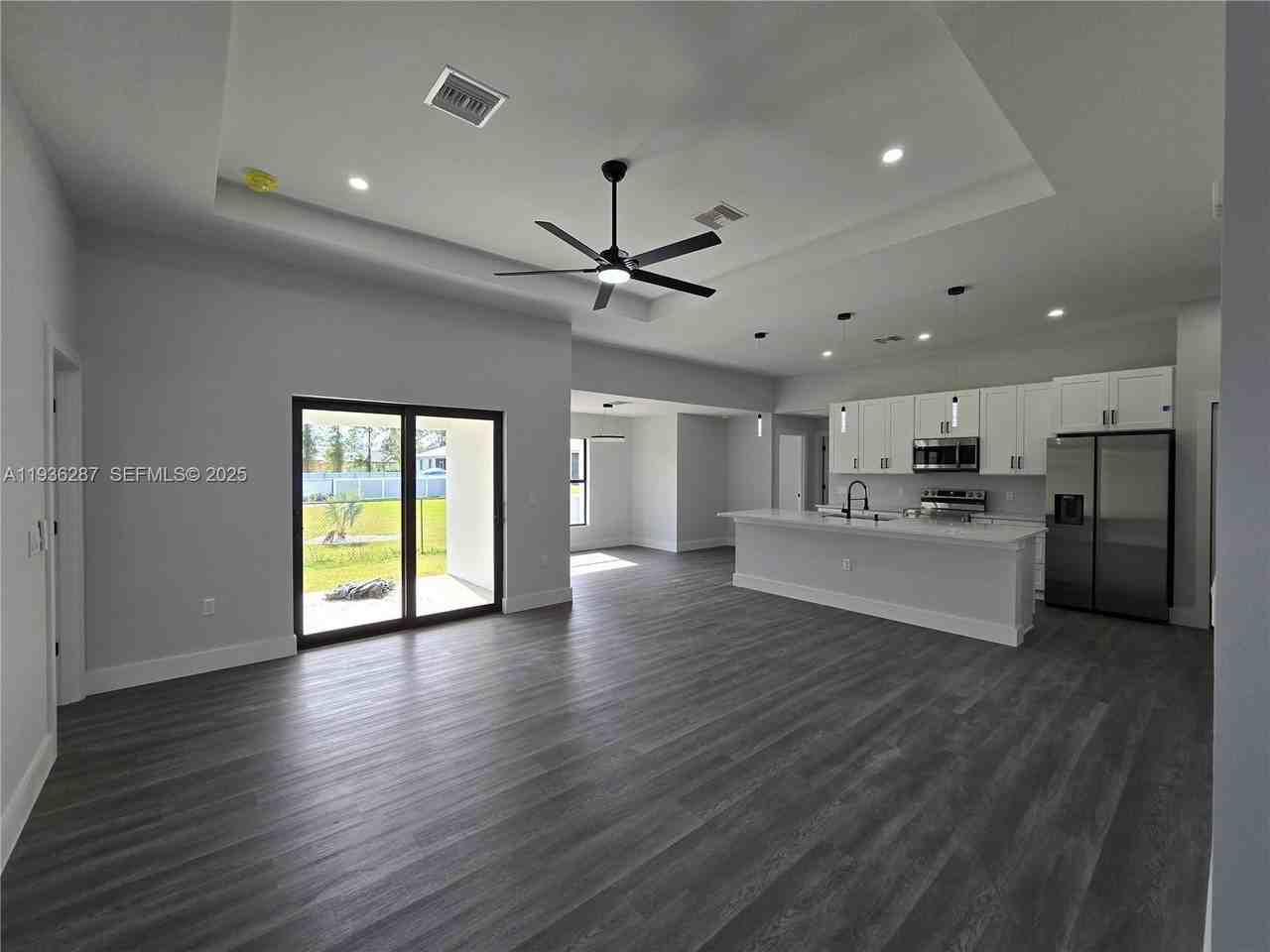 1605 W 11th St #1 - Photo 6 of 46