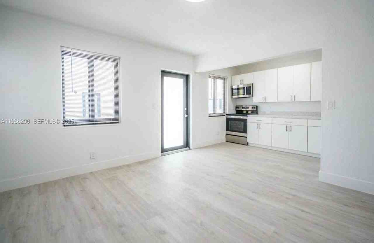7927 Crespi Blvd #1 - Photo 3 of 9