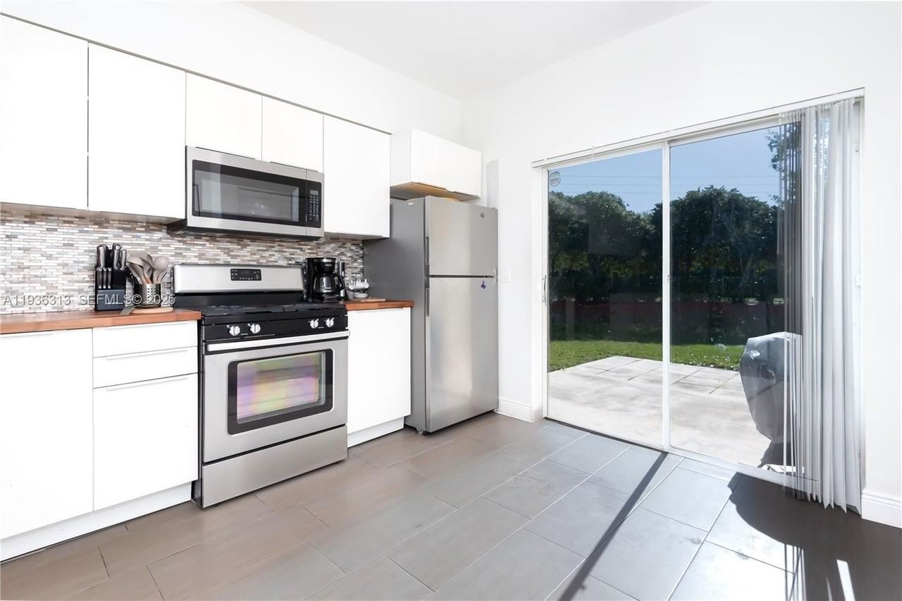 7818 Dixie Beach Cir #7818 - Photo 3 of 30