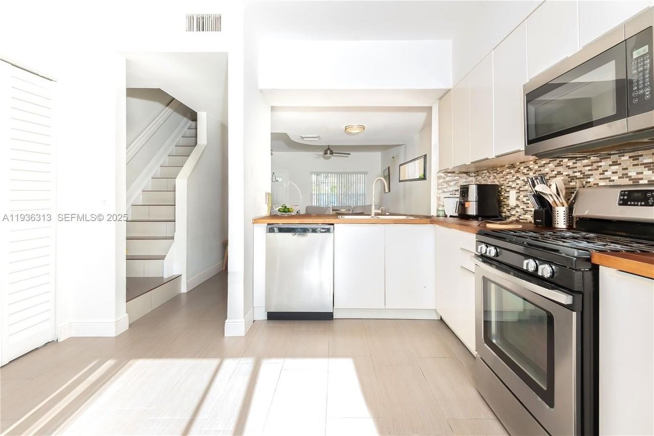 7818 Dixie Beach Cir #7818 - Photo 5 of 30