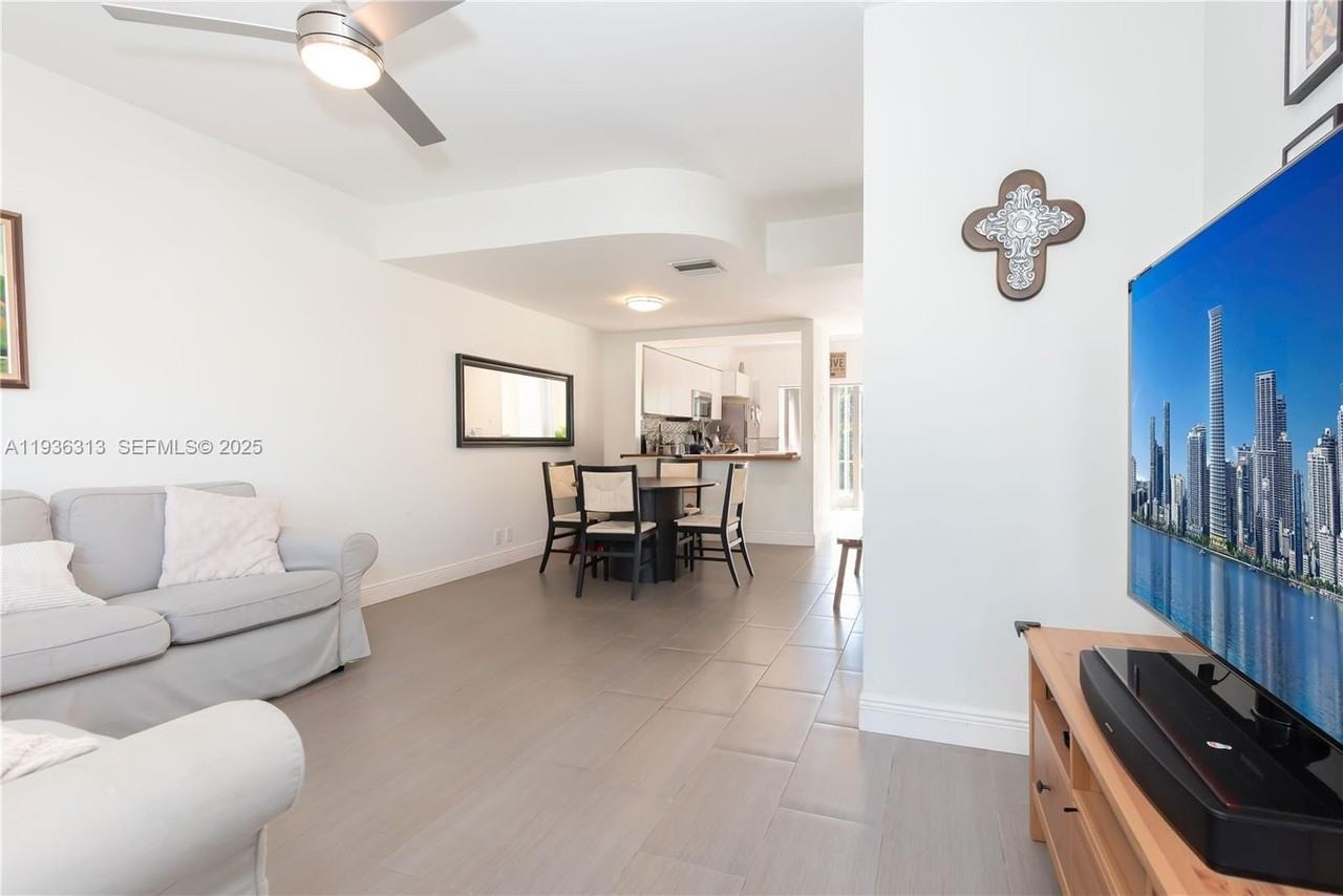 7818 Dixie Beach Cir #7818 - Photo 6 of 30