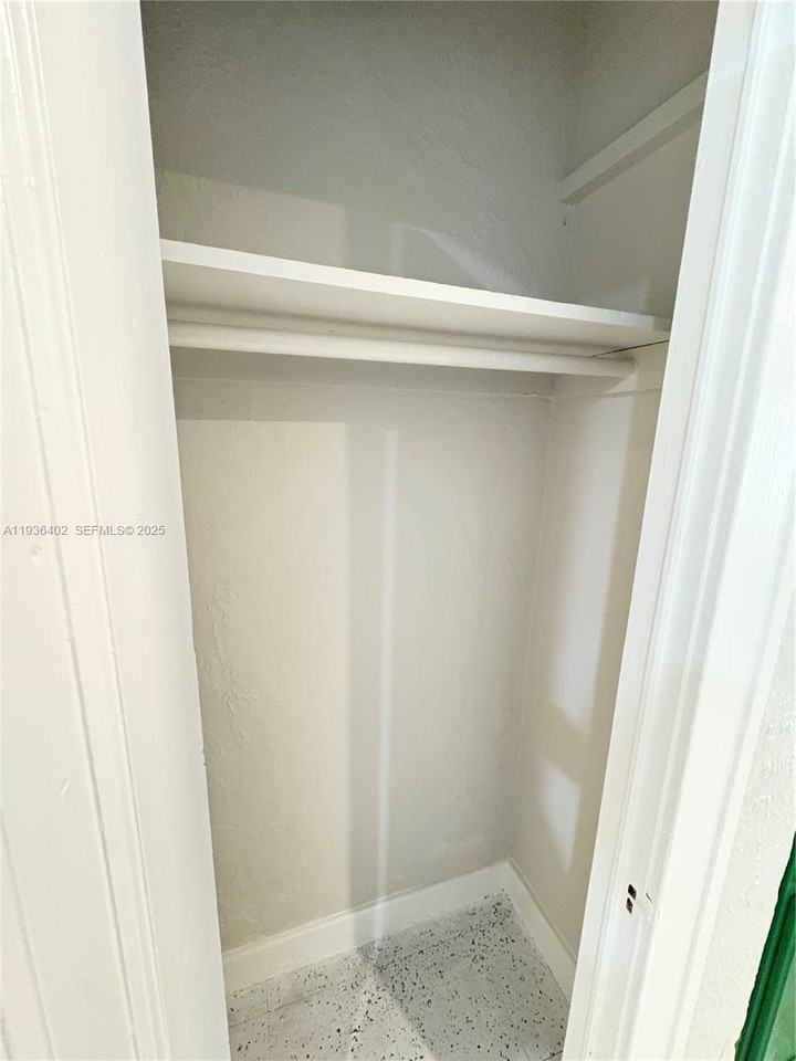 1901 Sw SW 9 Street #3 - Photo 5 of 30