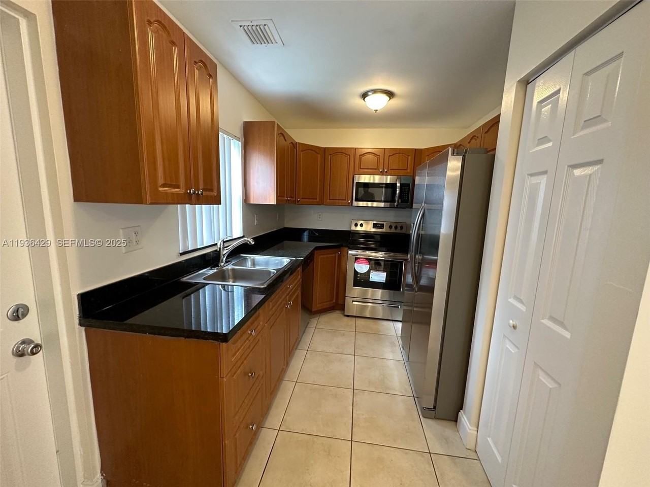 214 Nw 14th Ave #0 - Photo 3 of 24