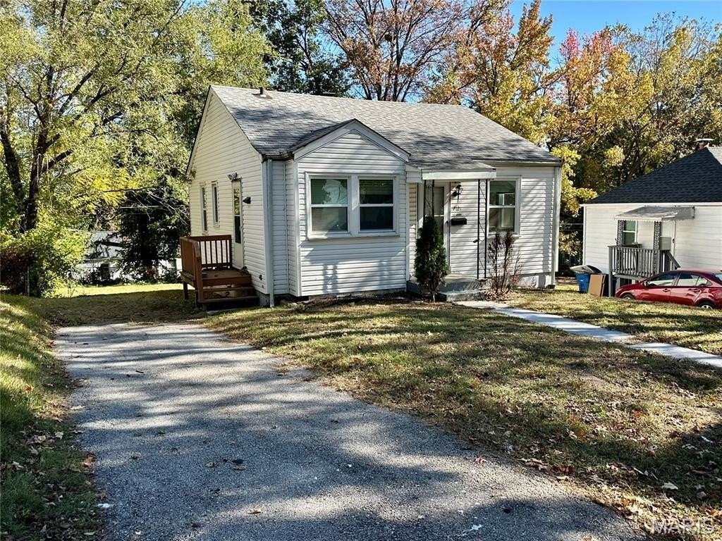 7121 Lamont Dr - Photo 3 of 47