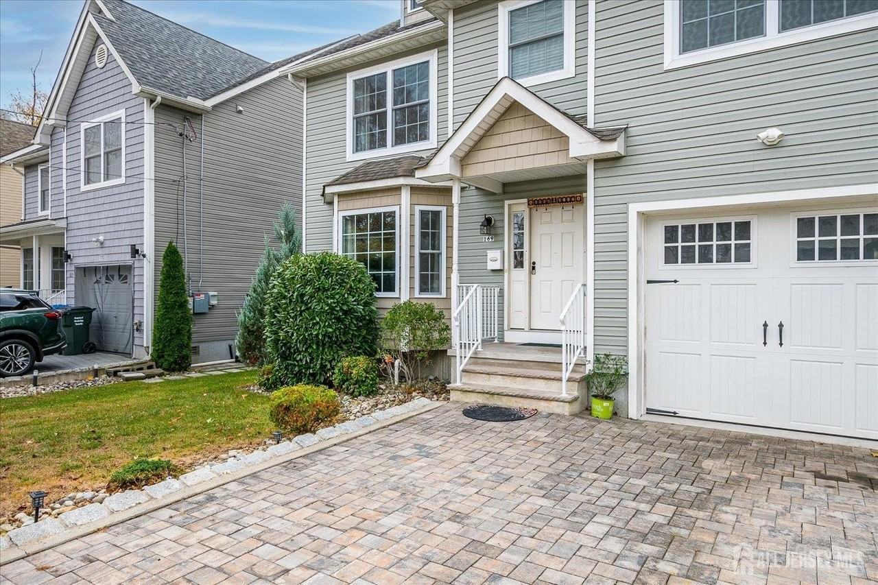 169 Metuchen Ave - Photo 4 of 36