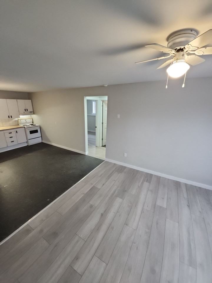 30 Parkwood Dr #1 - Photo 3 of 10