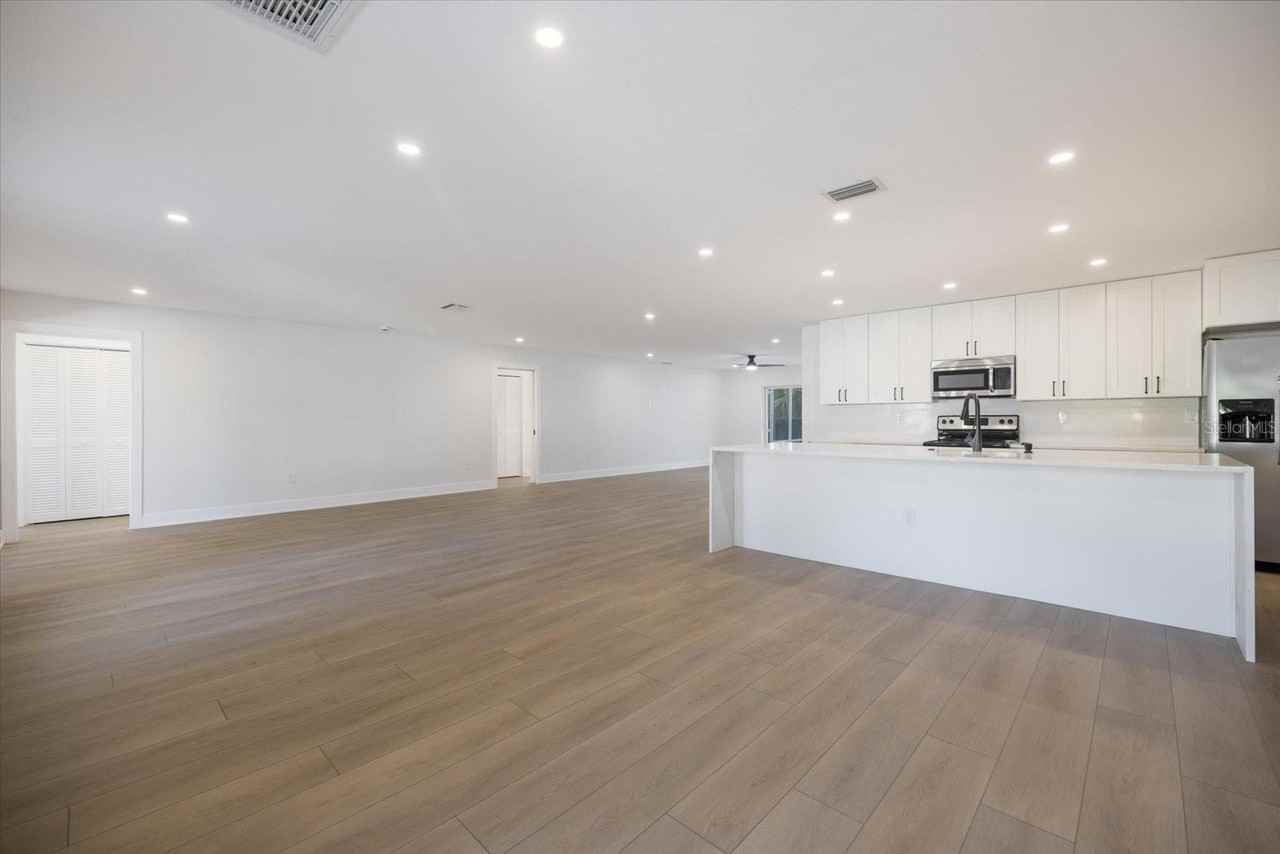 328 Monet Dr - Photo 6 of 50