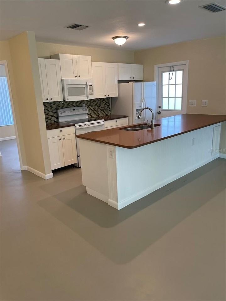 6185 Deming Ave - Photo 6 of 17