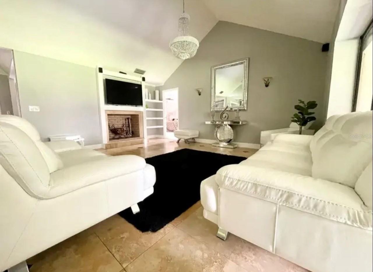 1102 Sugartree Dr S - Photo 4 of 10