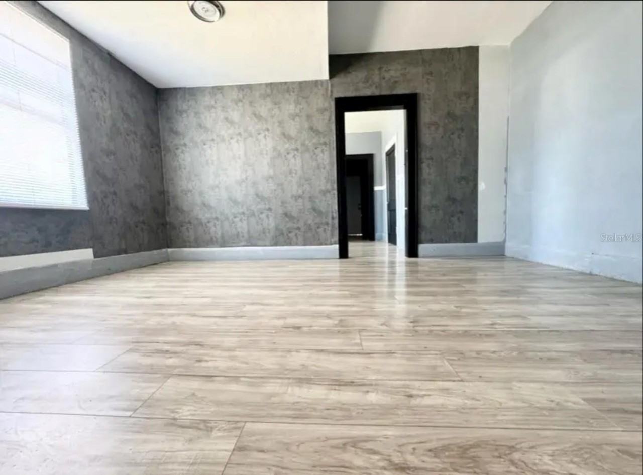 1047 Sycamore St - Photo 2 of 15