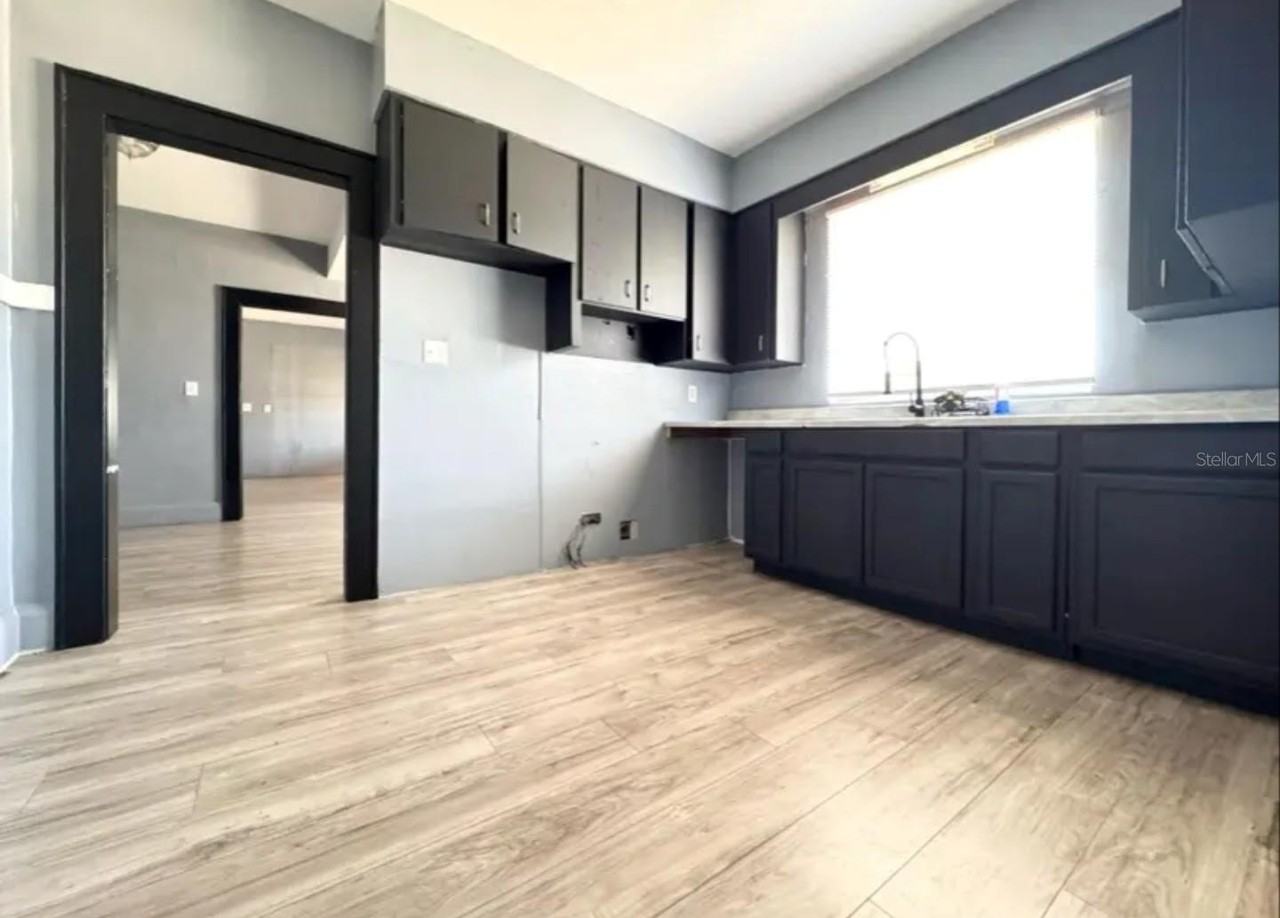 1047 Sycamore St - Photo 4 of 15