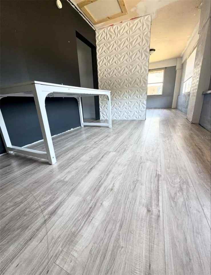 1047 Sycamore St - Photo 7 of 15