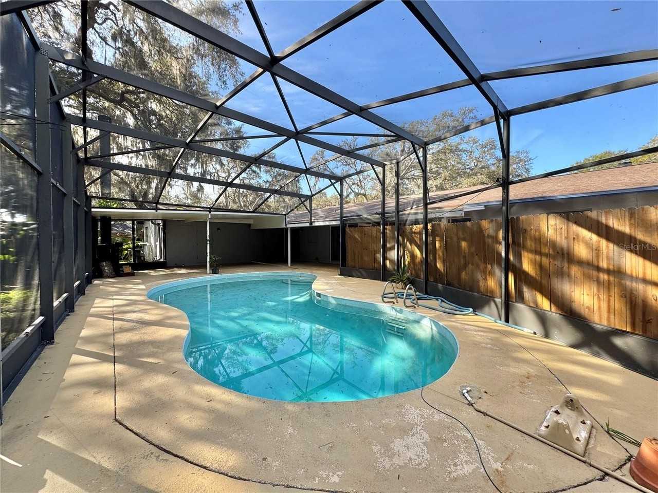 133 S Bulova Dr - Photo 3 of 12