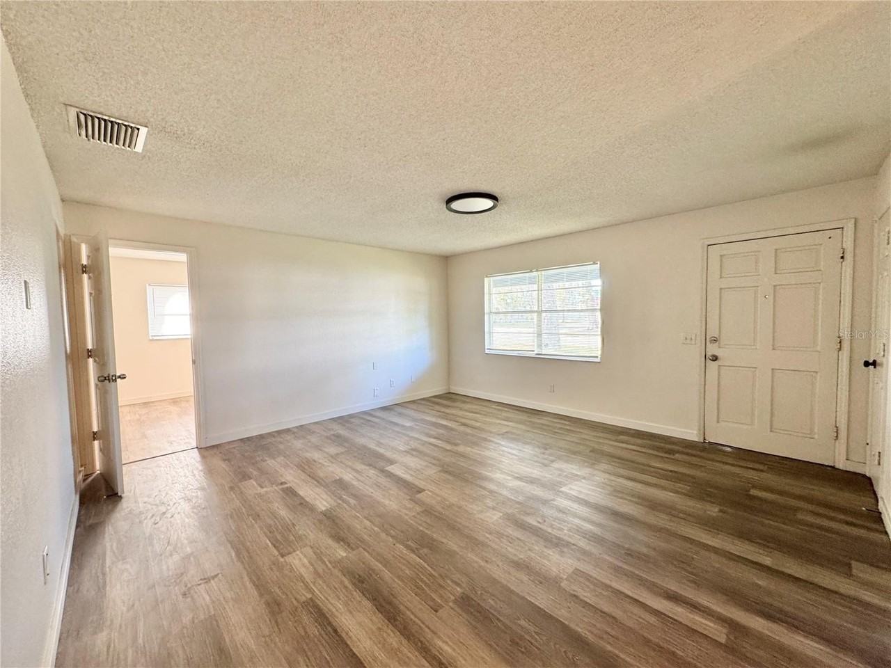 133 S Bulova Dr - Photo 7 of 12