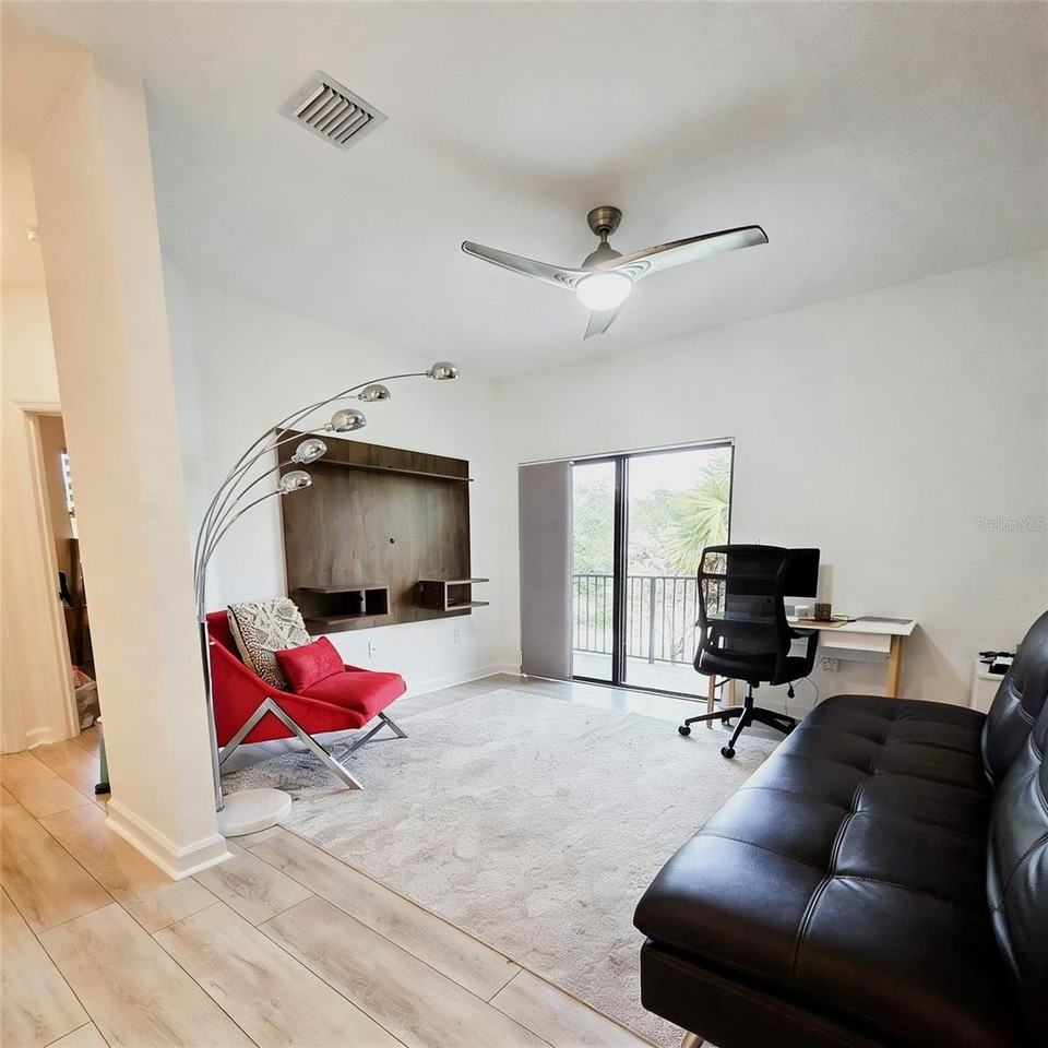 4610 Shire Ln - Photo 5 of 27