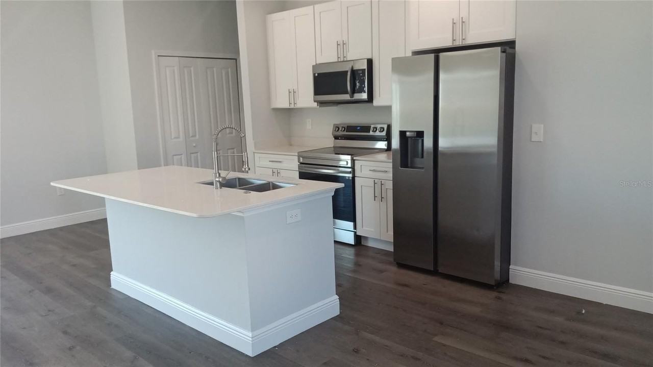 845 Marquis Ct - Photo 3 of 9