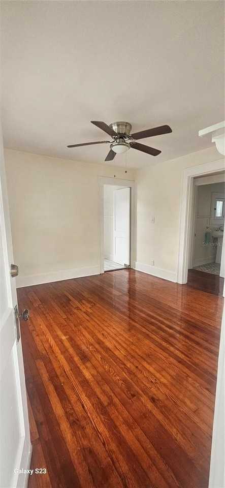 316 11th Ave Ne #3 - Photo 3 of 10