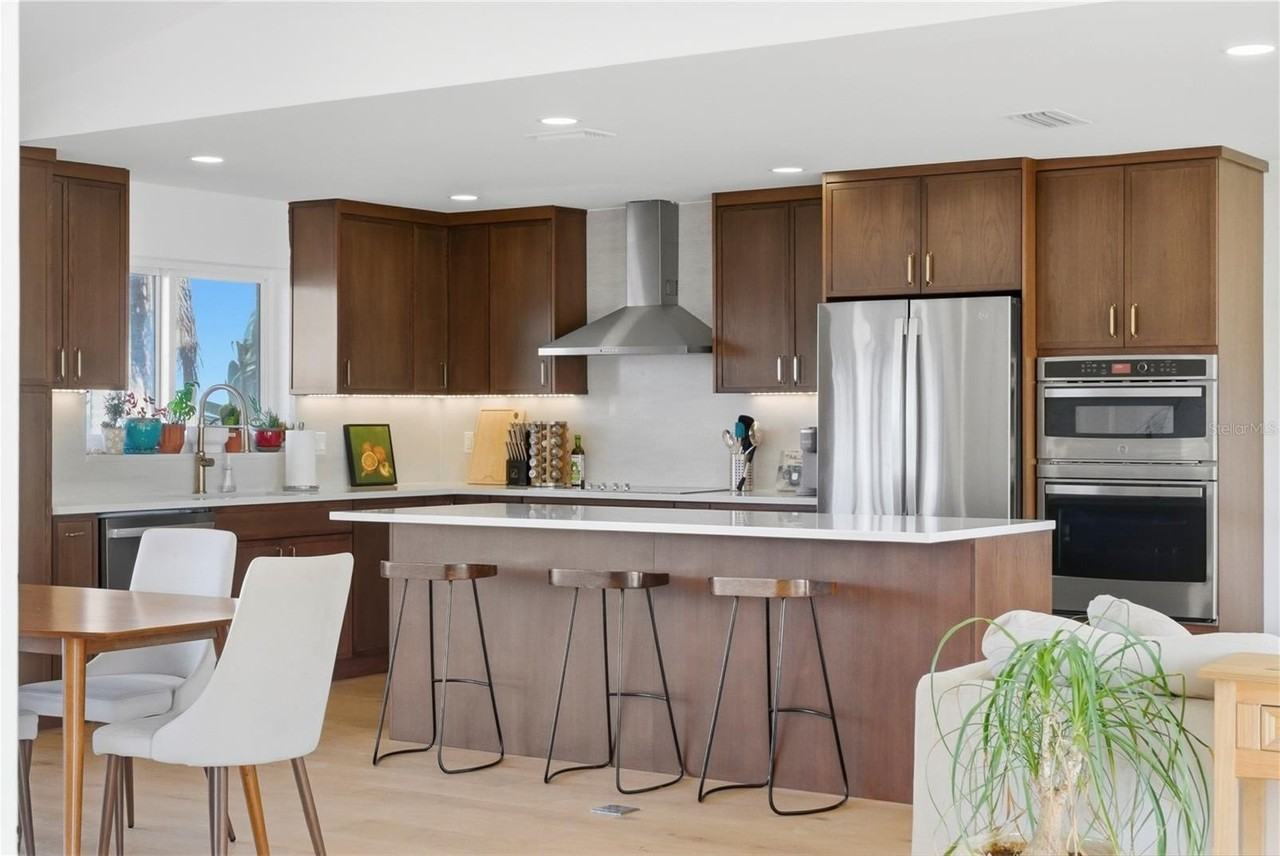 377 22nd Ave Se - Photo 3 of 40