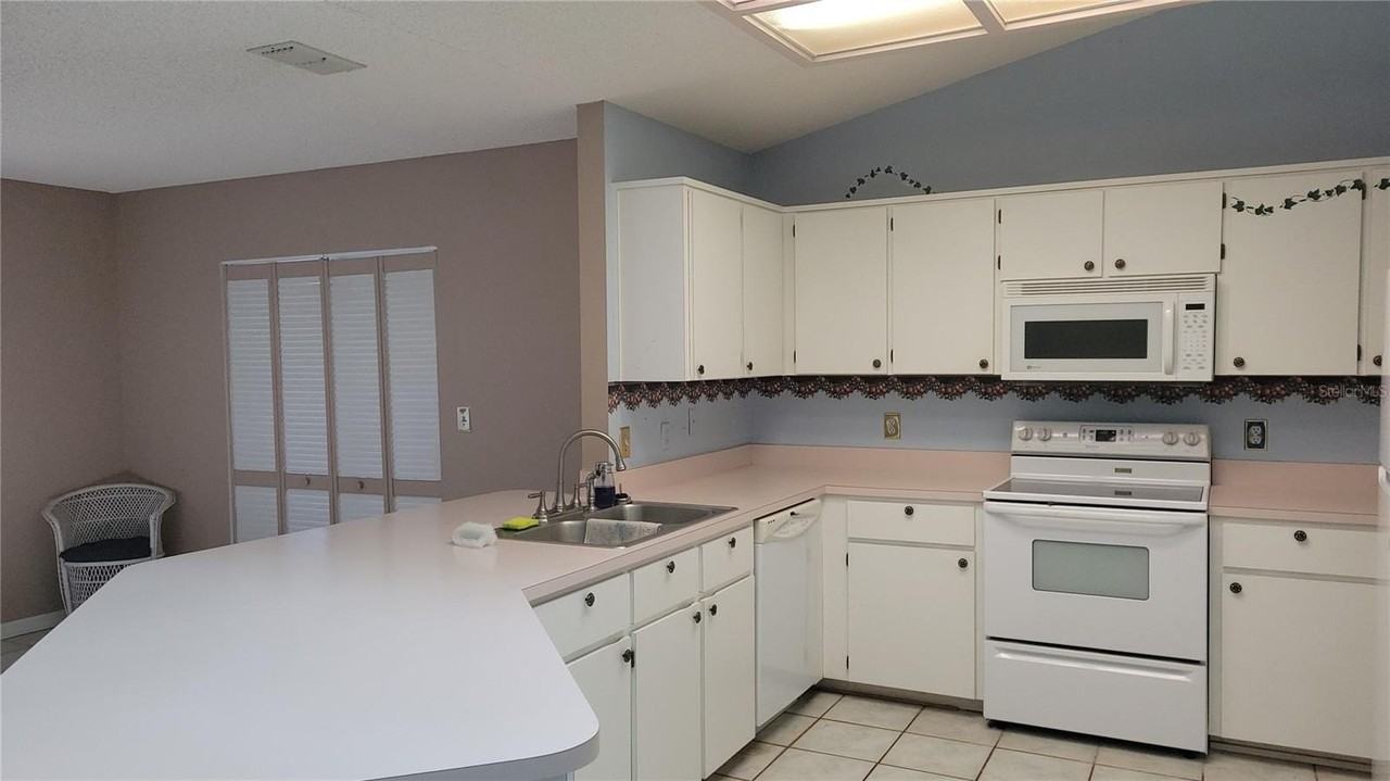 564 W Central Ave - Photo 4 of 25