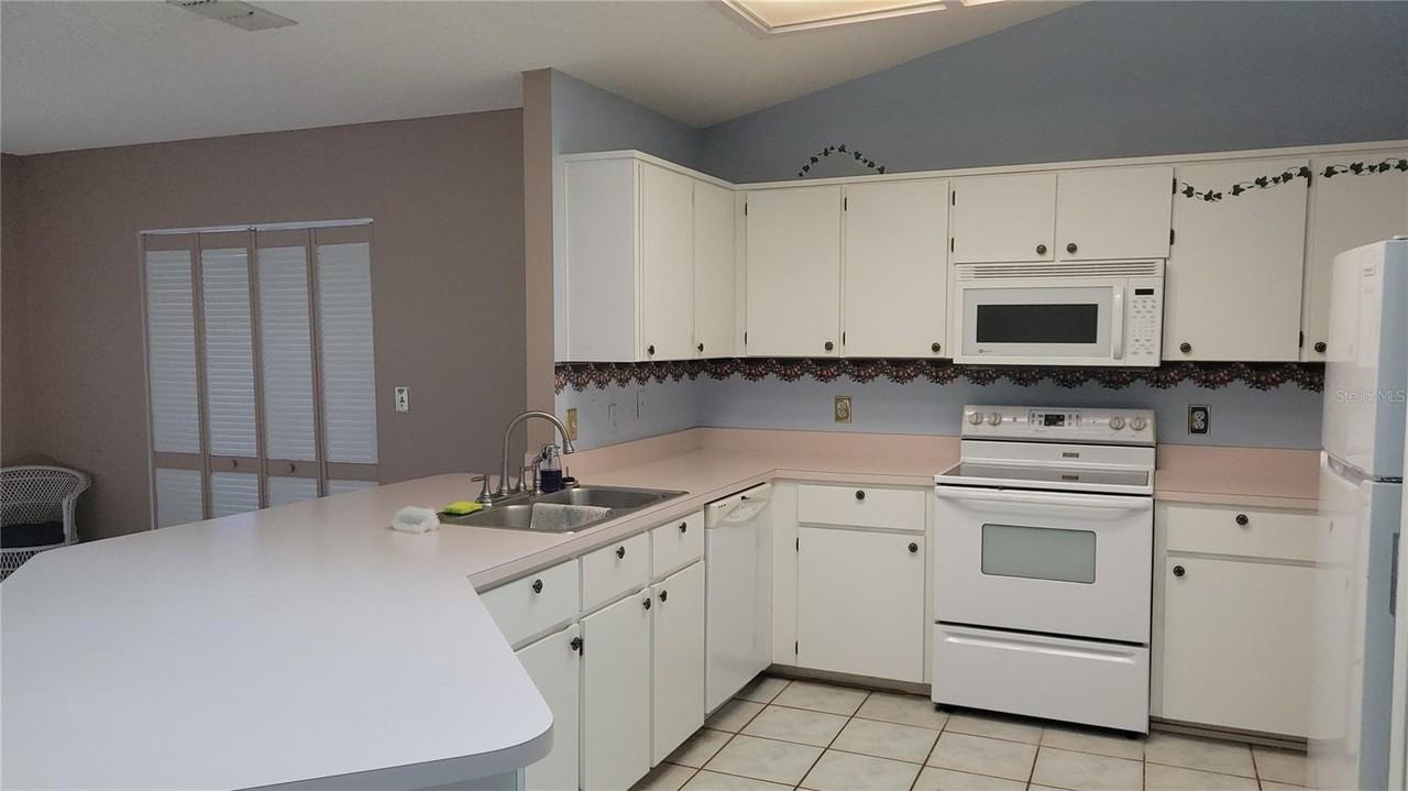 564 W Central Ave - Photo 5 of 25