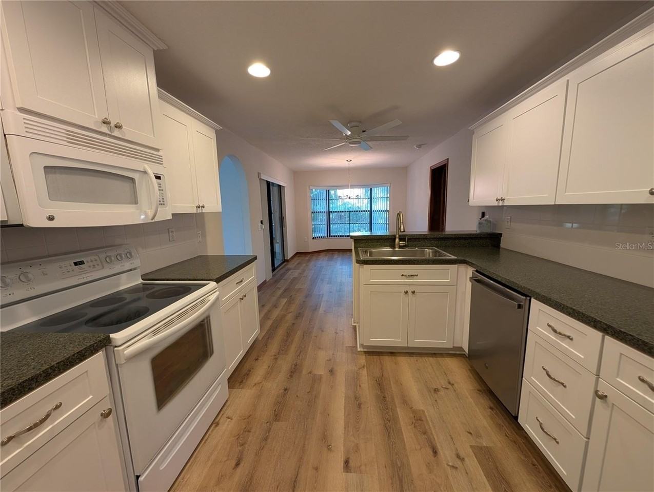 3741 Thornbush Ln - Photo 3 of 32