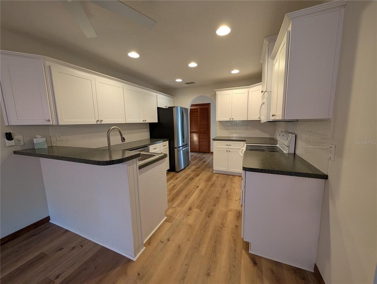 3741 Thornbush Ln - Photo 4 of 32