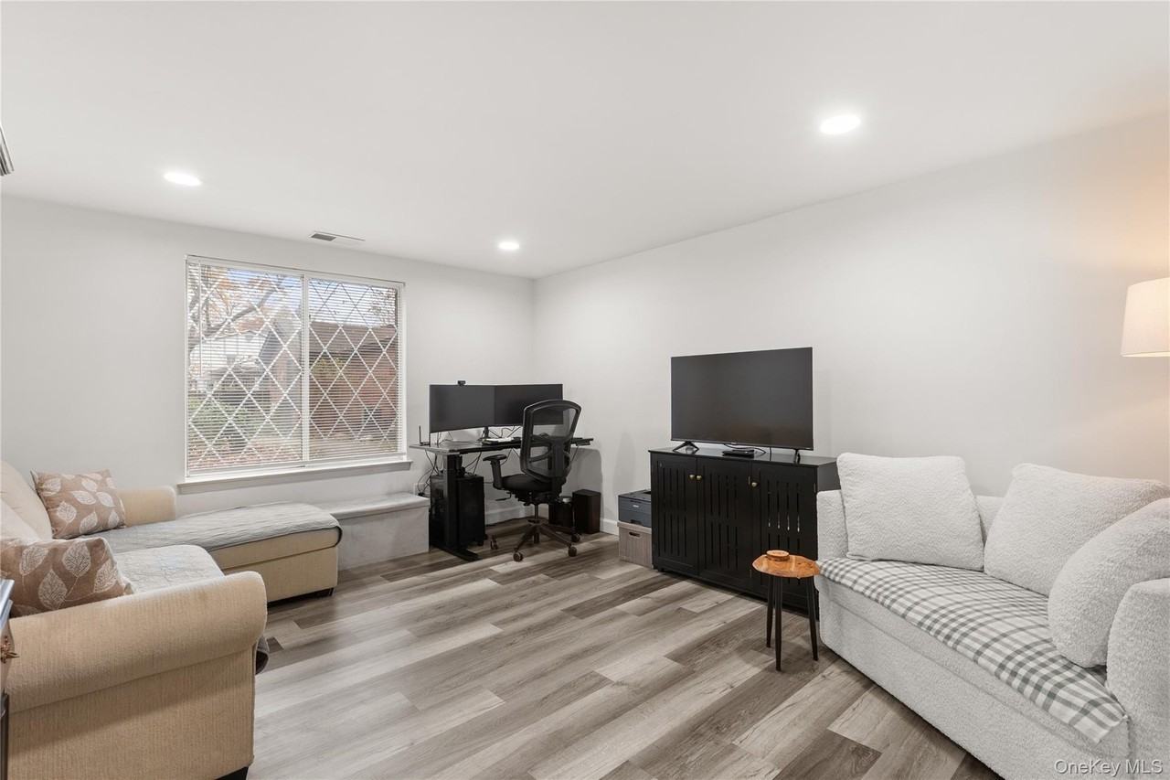 87 Birchwood Rd - Photo 3 of 21