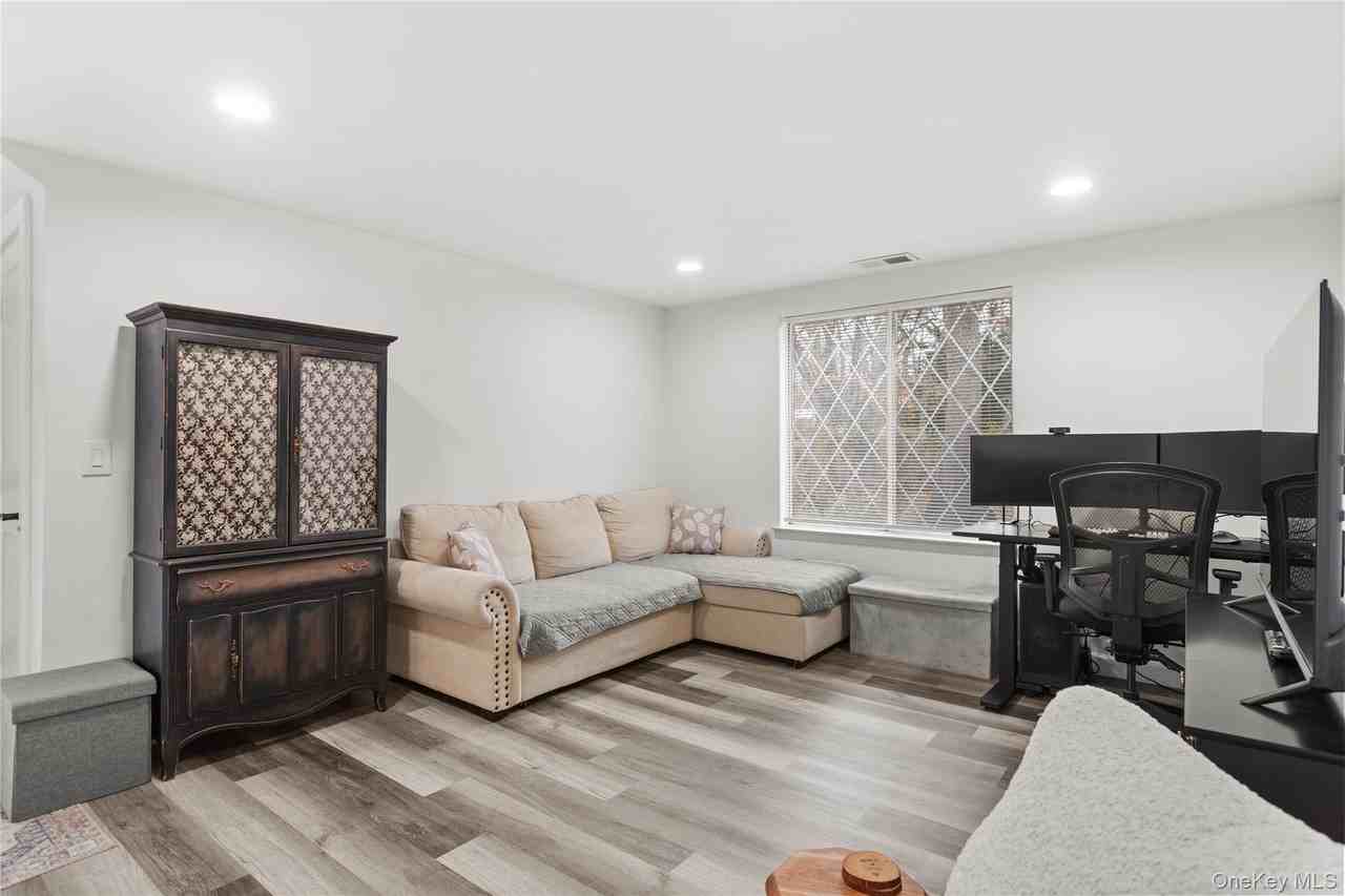 87 Birchwood Rd - Photo 4 of 21