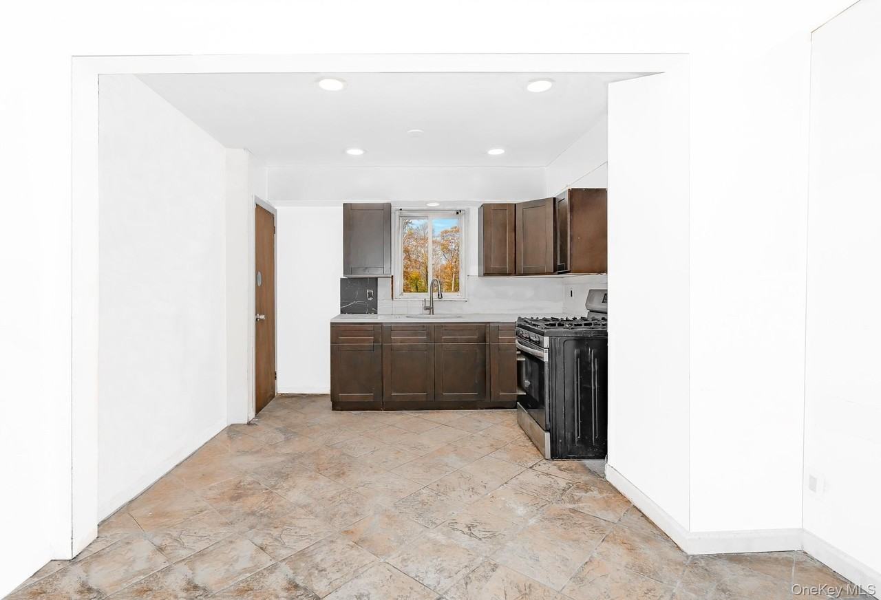 22 Gotham Ave - Photo 2 of 8