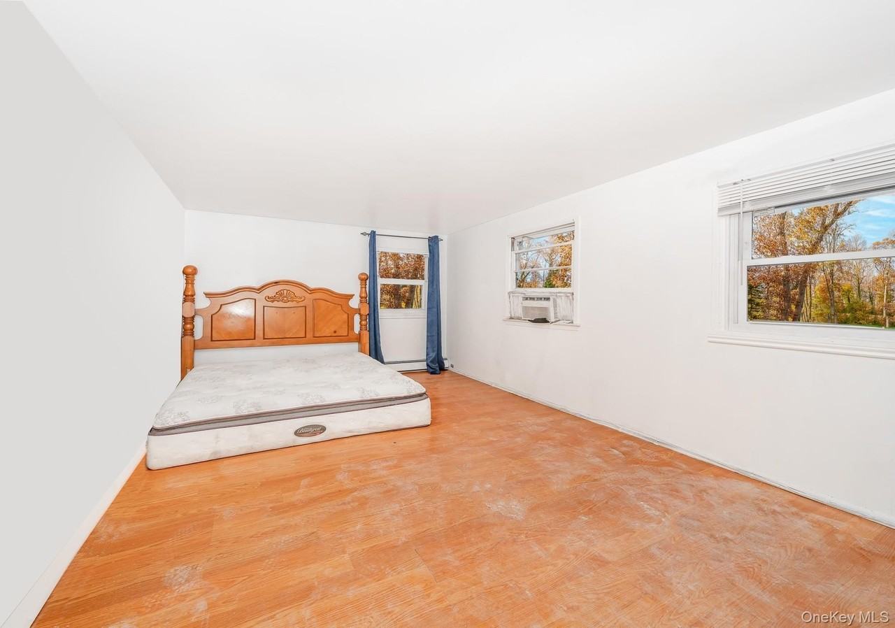 22 Gotham Ave - Photo 3 of 8