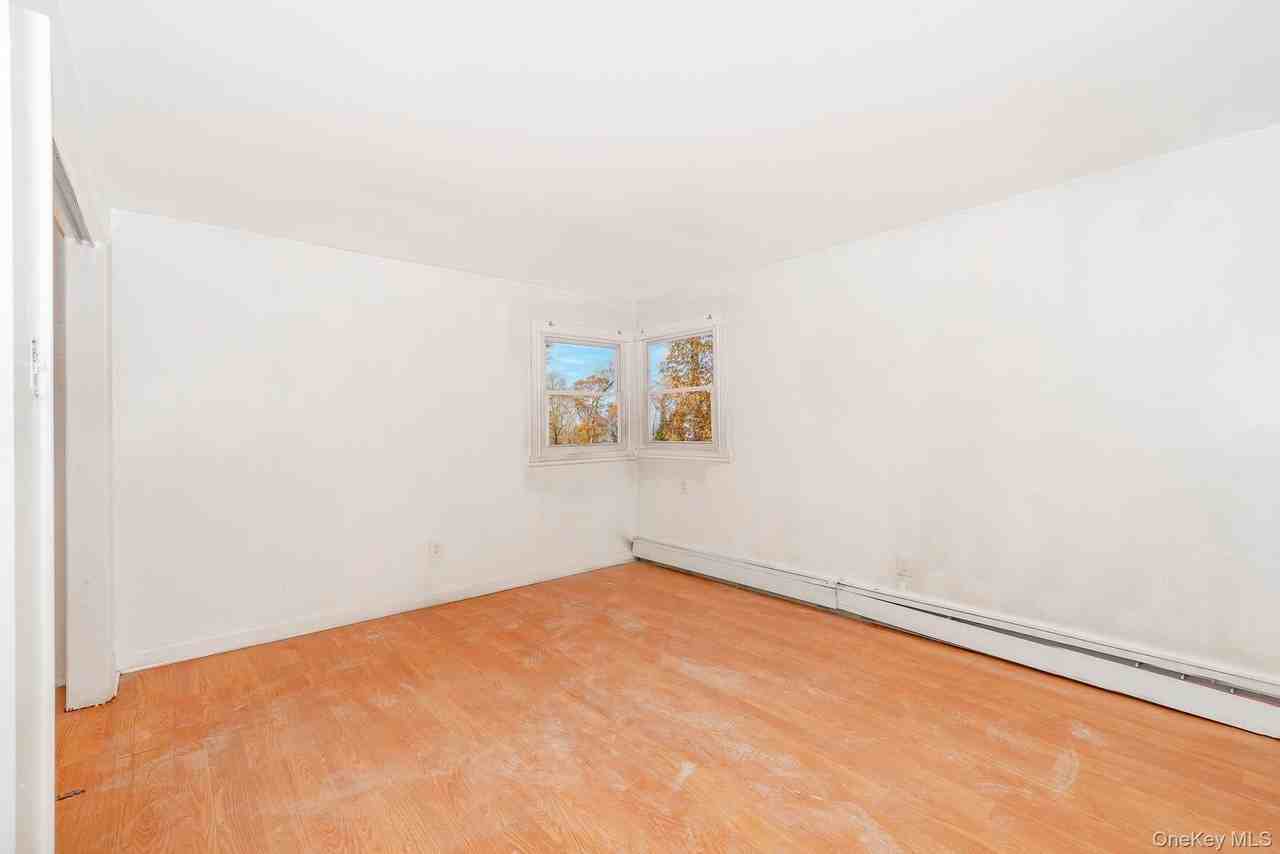 22 Gotham Ave - Photo 4 of 8