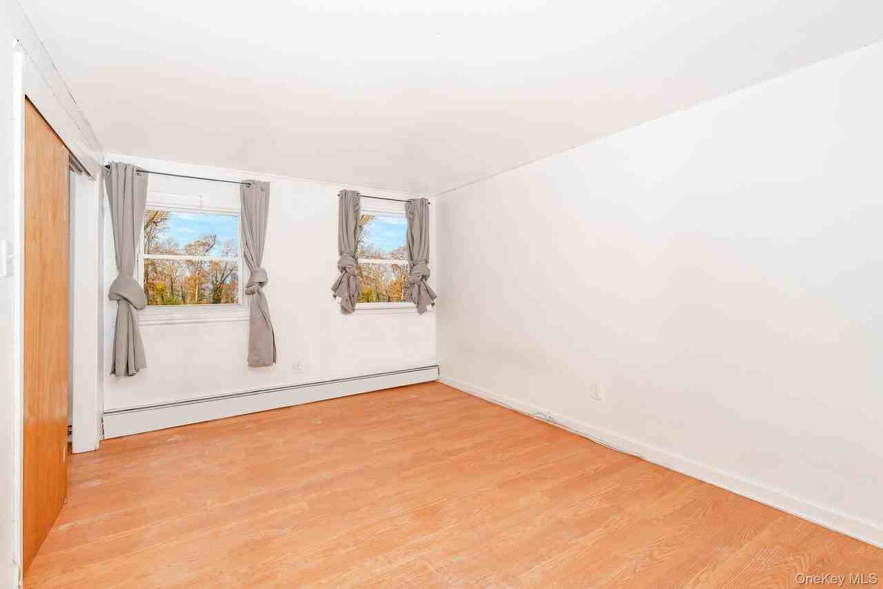 22 Gotham Ave - Photo 5 of 8