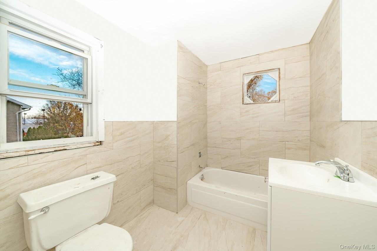 22 Gotham Ave - Photo 6 of 8