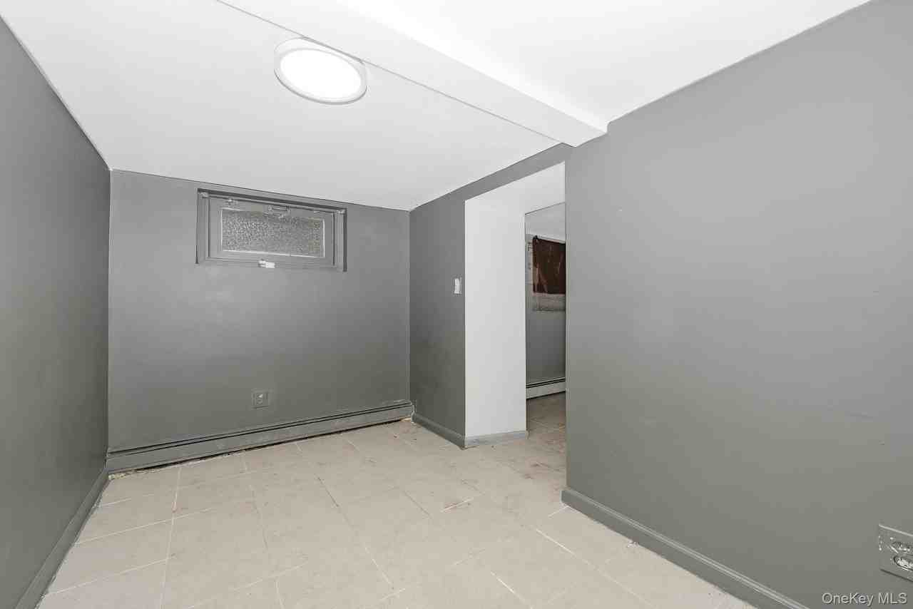 22 Gotham Ave - Photo 7 of 8