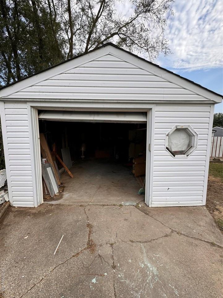 282 16th St - Photo 2 of 9