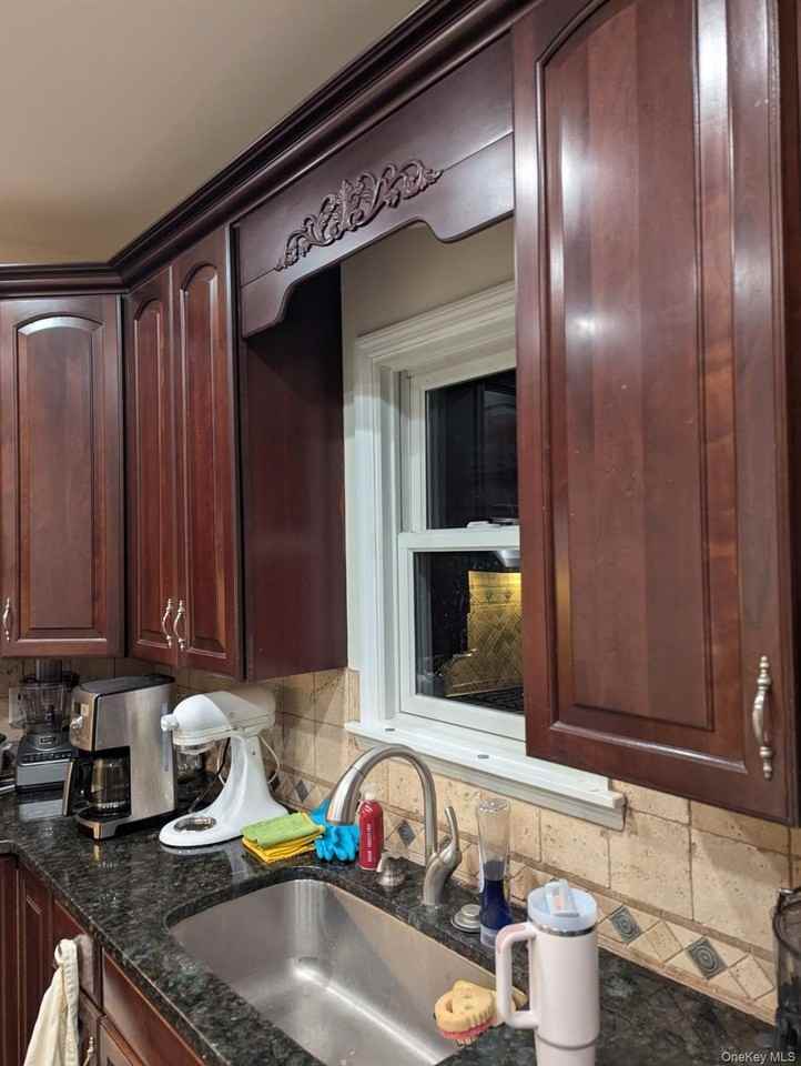 71 Longview Ave - Photo 4 of 32