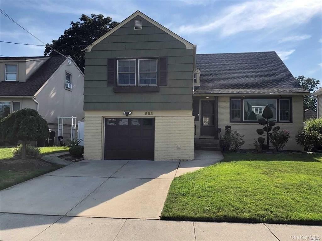 563 Albemarle Pl - Photo 3 of 35