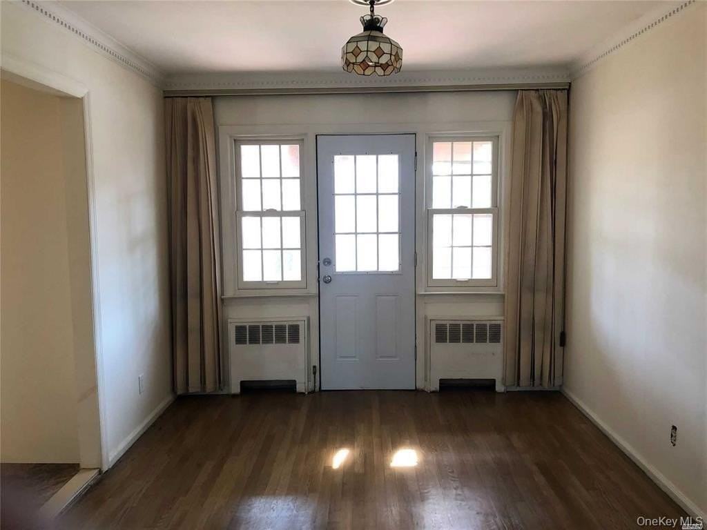 563 Albemarle Pl - Photo 4 of 35